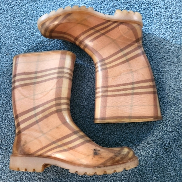 Burberry rainboots - Picture 1 of 6